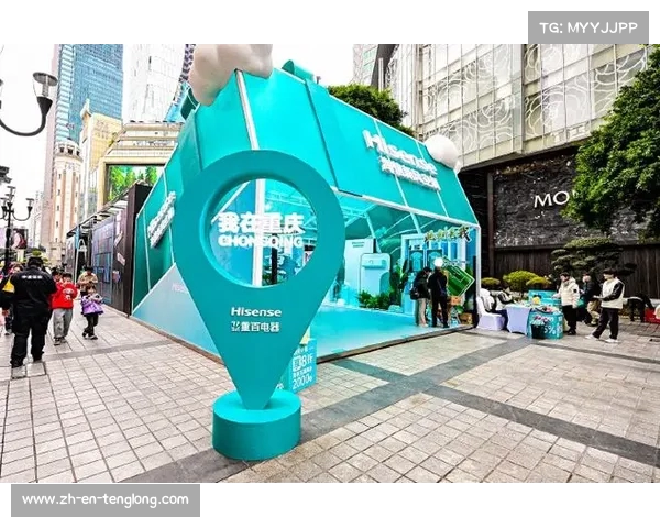 世俱杯奖杯首次亮相重庆解放碑 向全球展示新重庆魅力与荣耀 世俱杯奖杯首次亮相重庆解放碑 向全球展示新重庆魅力与荣耀